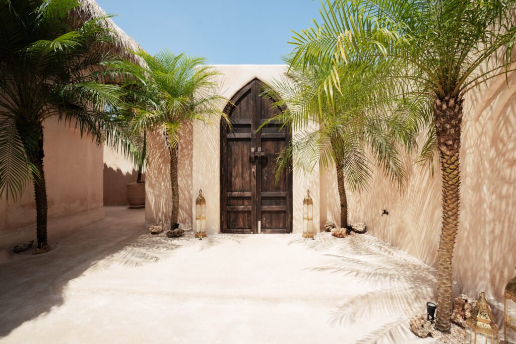 THE OASIS — photograph 2